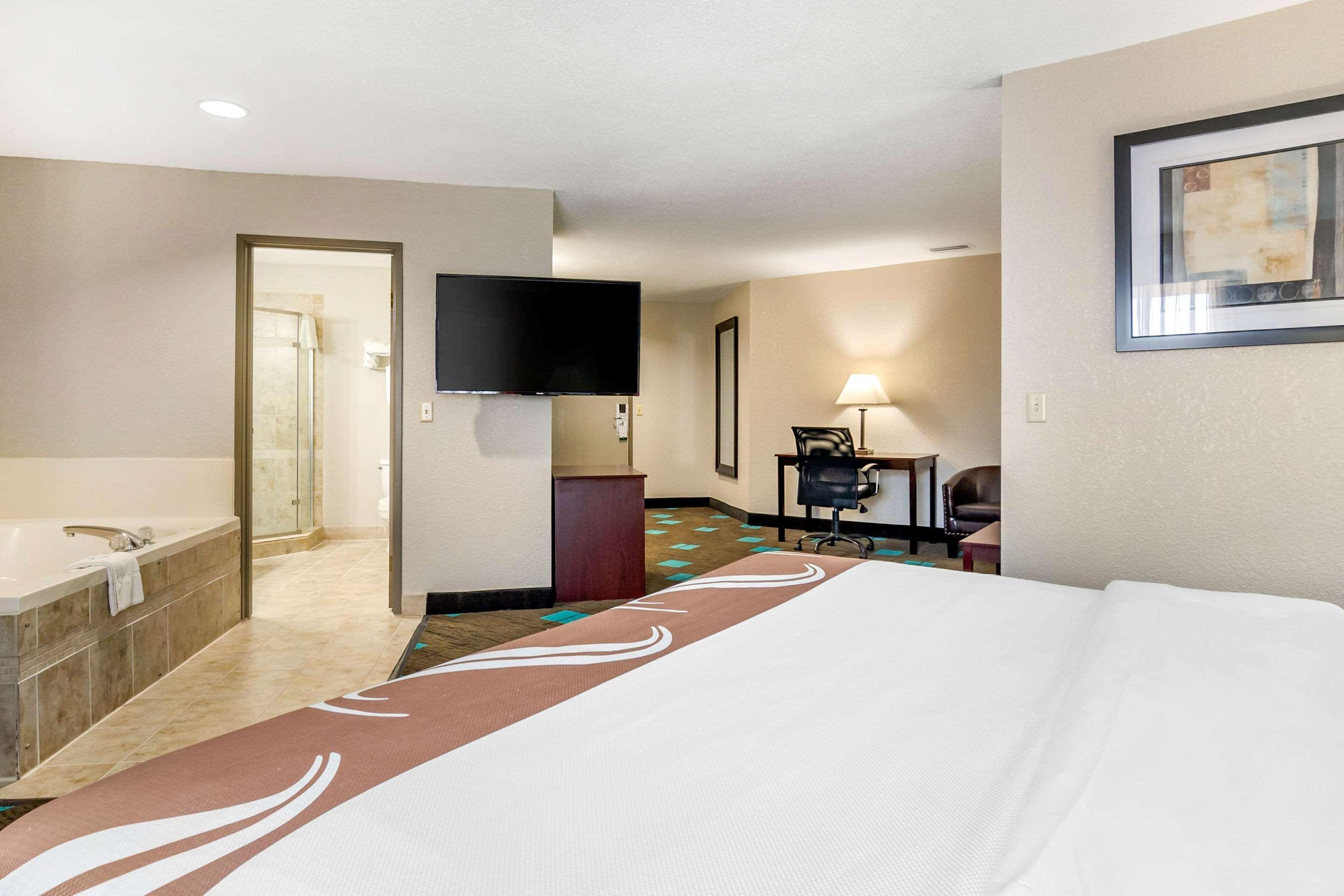 Quality Suites Kansas City International Airport Esterno foto