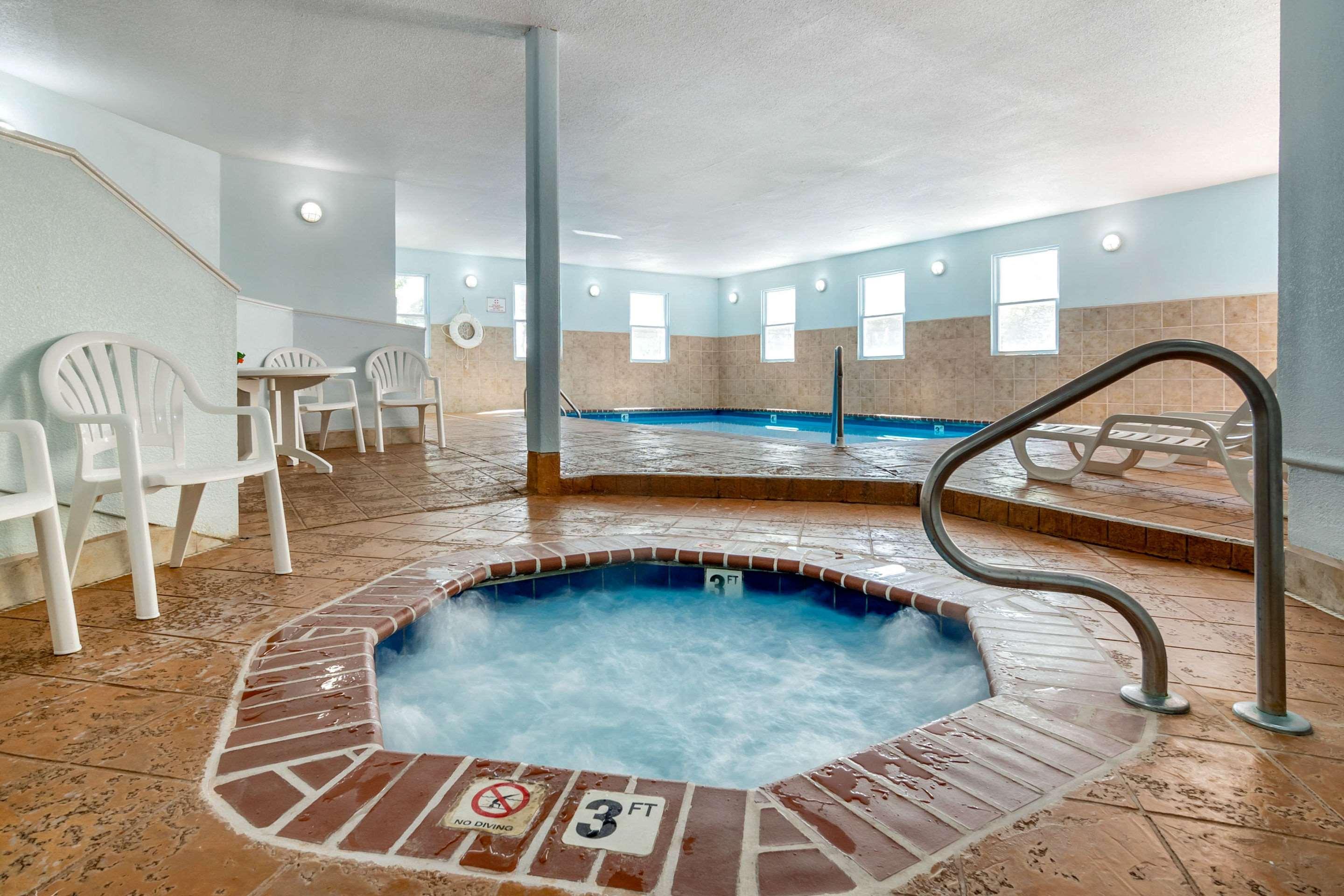 Quality Suites Kansas City International Airport Esterno foto