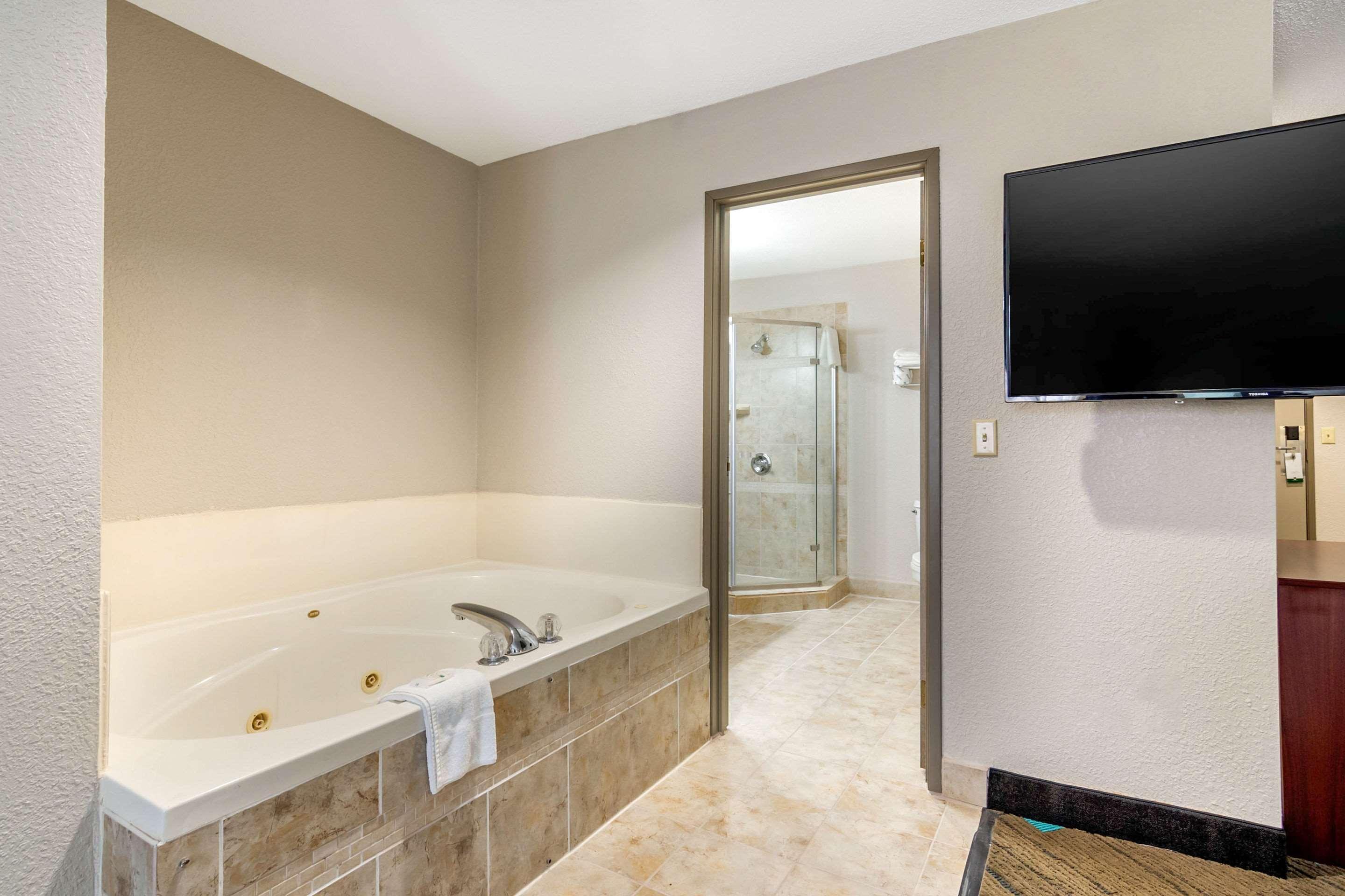 Quality Suites Kansas City International Airport Esterno foto
