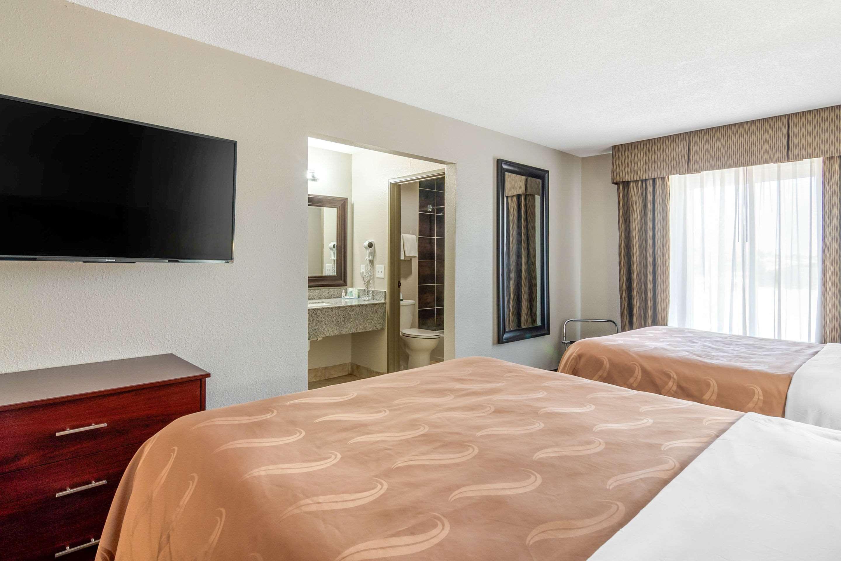 Quality Suites Kansas City International Airport Esterno foto