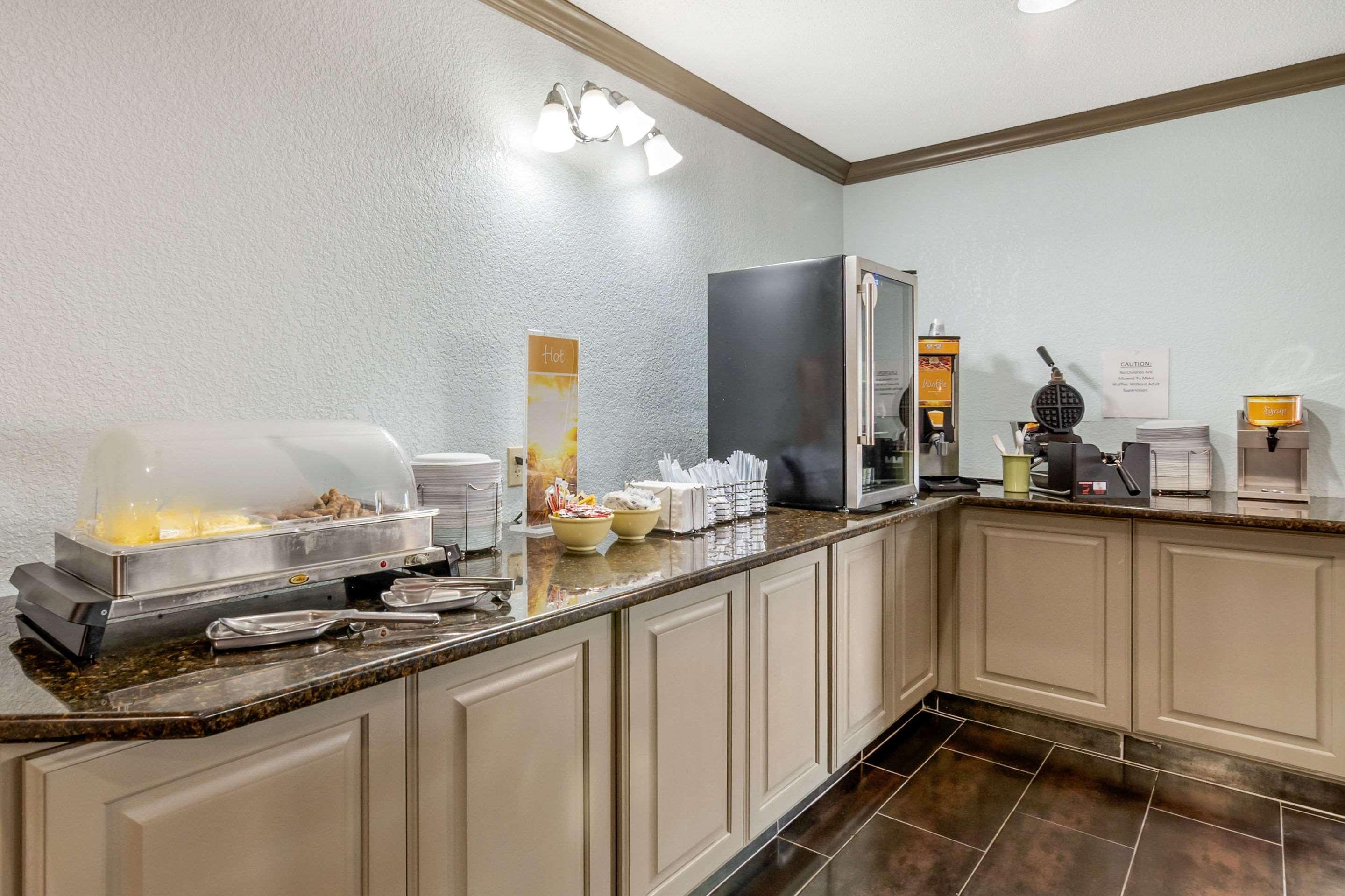 Quality Suites Kansas City International Airport Esterno foto