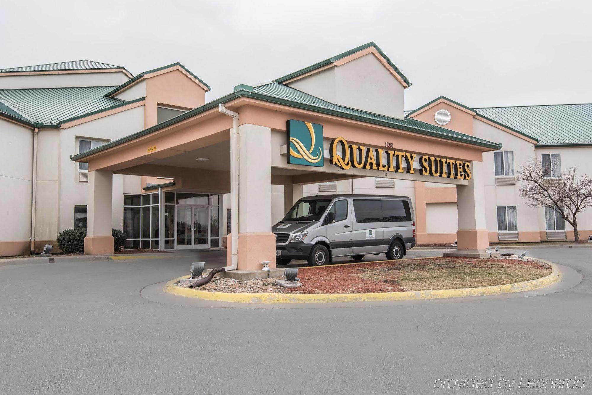 Quality Suites Kansas City International Airport Esterno foto