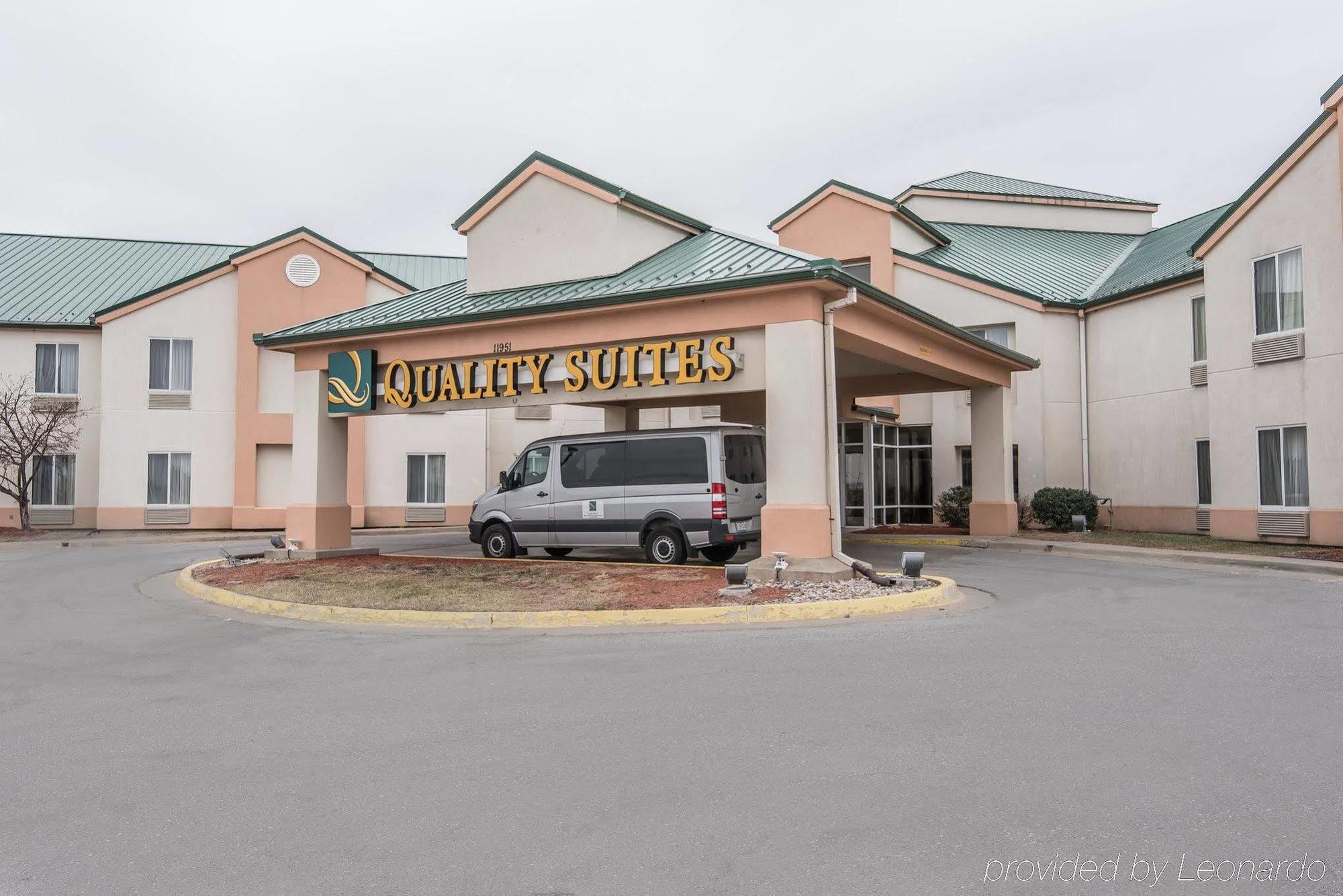 Quality Suites Kansas City International Airport Esterno foto