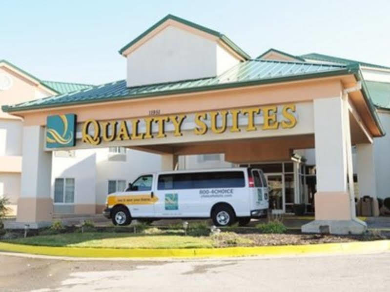 Quality Suites Kansas City International Airport Esterno foto